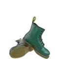 zielone skórzane buty 1460 Dr. Martens widoczna podeszwa i wewnętrzny profil